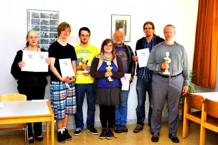 Gruppenfoto der Gewinner. Jakob Schmidt (2.v.r.) musste später seinen Platz an Charles Simon abgeben, da es zu einem Übertragungsfehler gekommen war.