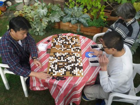 Minu spielt simultan gegen Thomas & Sung-Hern
